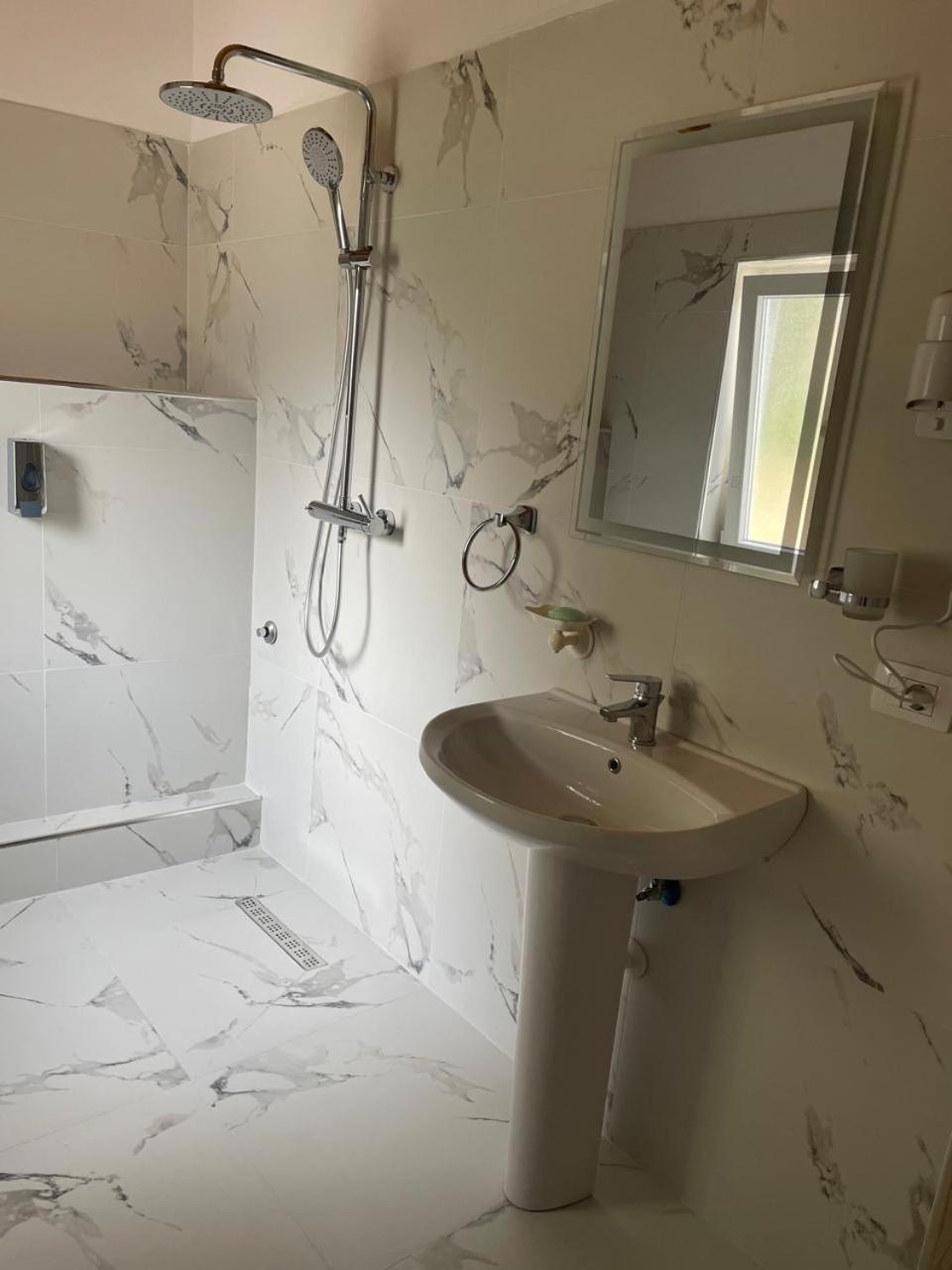 R Hotel Zhaban 外观 照片